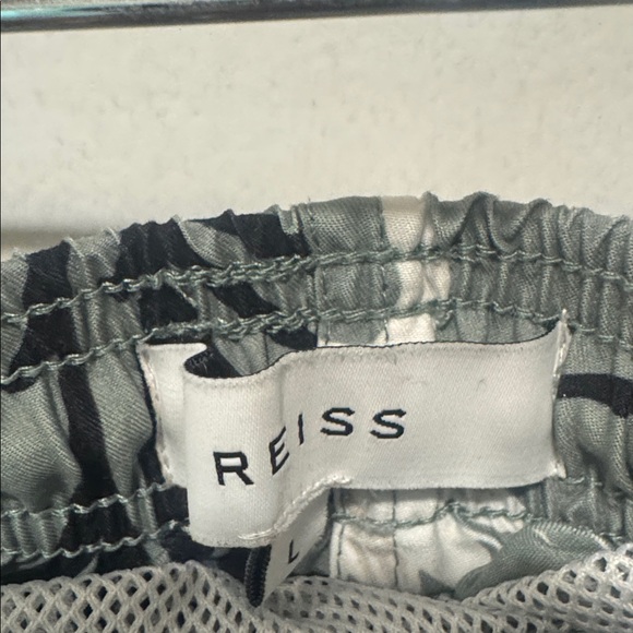 Reiss Patterned Swim Shorts- Large - Picture 3 of 10